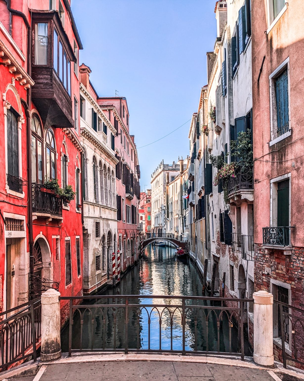 canals-in-Venice-Italy-1229x1536.jpg