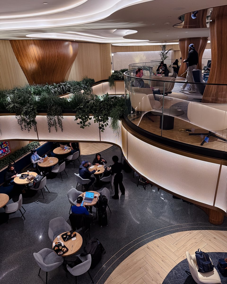 Chase Sapphire Lounge LGA best credit cards for travel points