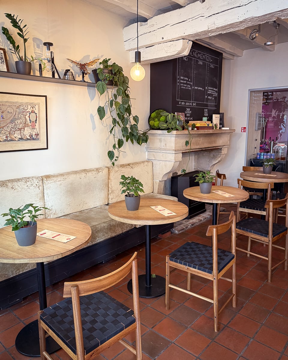 DEES Specialty Coffee Bruges, Beligum-1 best cafes in brugge