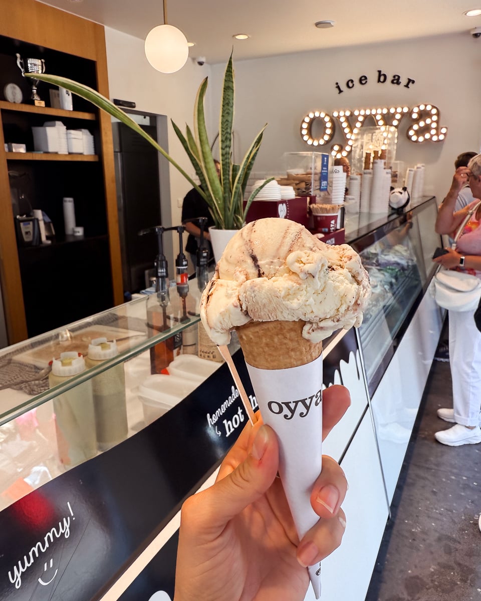 Oyya Waffles Bruges Belgium best waffles in bruges belgium