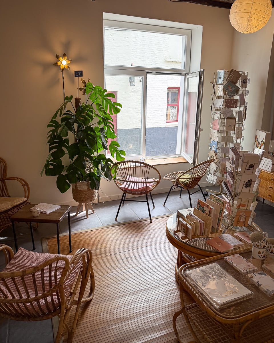 Postbar Bruges, Beligum-1