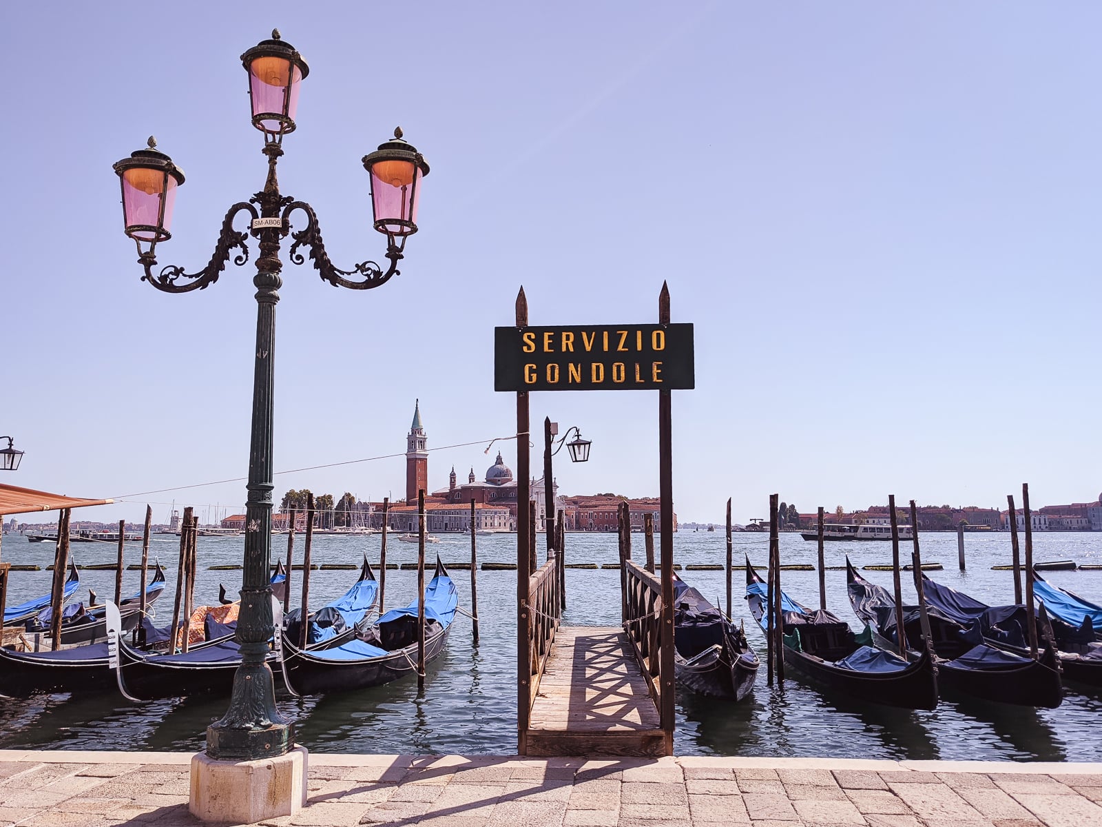 Gondolas Venice Italy-1 how many days do you need in venice italy